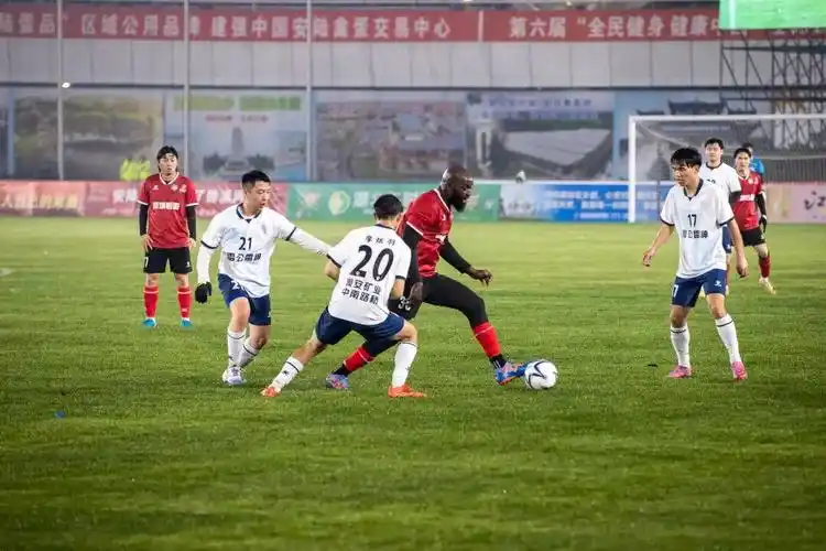 土耳其超级联赛：加拉塔萨雷 VS 特拉布宗体育